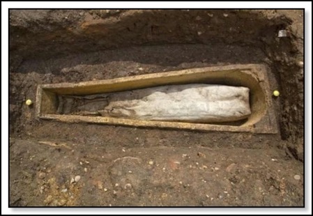 coffin-at-richard-grave-8-1-13