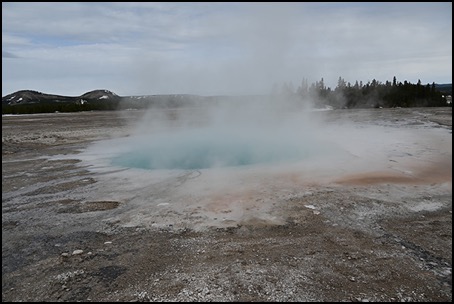 Yellowstone optical middle geyser